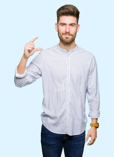 Young Handsome Man Smiling Confident Gesturing Hand Doing Size Sign — Stock Photo, Image
