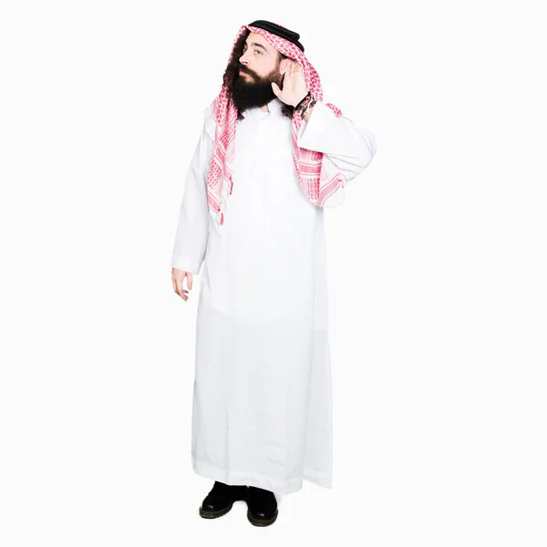 Arabian Affärsman Med Långt Hår Bär Traditionella Huvudbonaden Scarf Ler — Stockfoto