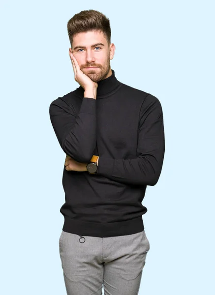 Junger Hübscher Blonder Mann Winterpullover Der Müde Und Gelangweilt Mit — Stockfoto