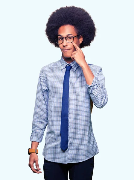 Jovem Homem Negócios Afro Americano Com Cabelo Afro Usando Óculos — Fotografia de Stock