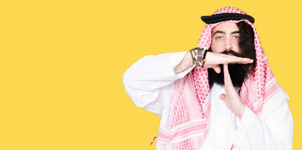 Arabian Business Man Long Hair Wearing Traditional Keffiyeh Scarf Doing — Stock Photo, Image