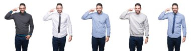 Yakışıklı iş adamlarının kolajı beyaz izole edilmiş arka planda gülümseyerek tek parmağıyla, harika bir fikirle ya da düşünceyle, iyi bir hafızayla