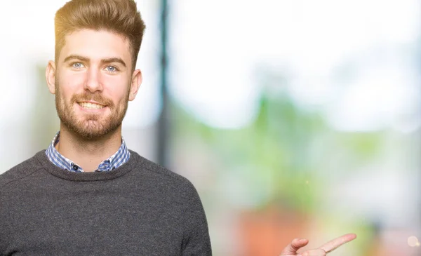 Homem Elegante Bonito Jovem Com Grande Sorriso Rosto Apontando Com — Fotografia de Stock