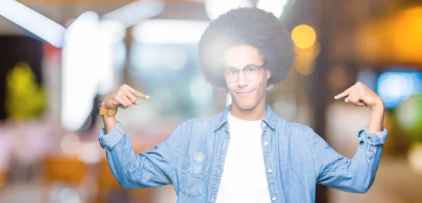 Young African American Man Afro Hair Wearing Glasses Looking Confident — Stock Photo, Image
