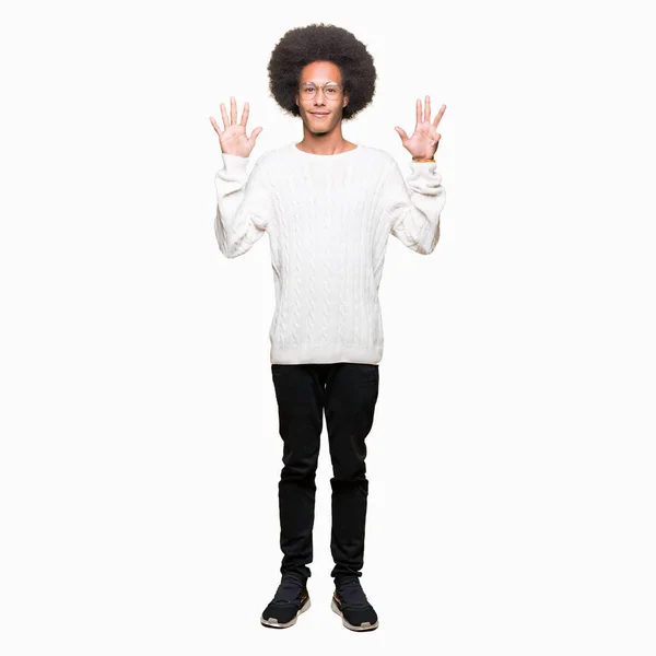 Afro Saç Ile Genç Afrikalı Amerikalı Adam Gösteren Parmak Sayısı — Stok fotoğraf