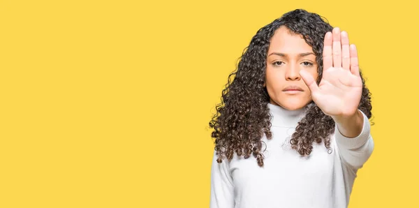 Mulher Bonita Nova Com Cabelo Encaracolado Vestindo Camisola Gola Alta — Fotografia de Stock