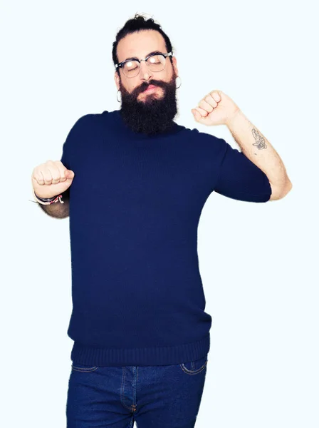 Homem Jovem Hipster Com Cabelos Longos Barba Vestindo Óculos Que — Fotografia de Stock