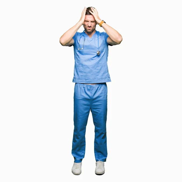 Knappe Dokter Man Medische Uniform Dragen Geïsoleerde Achtergrond Lijden Hoofdpijn — Stockfoto