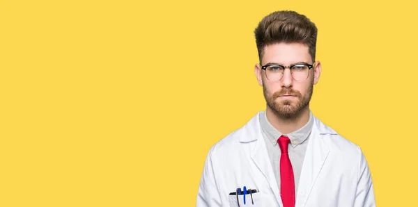 Joven Científico Guapo Con Gafas Escéptico Nervioso Frunciendo Ceño Molesto — Foto de Stock