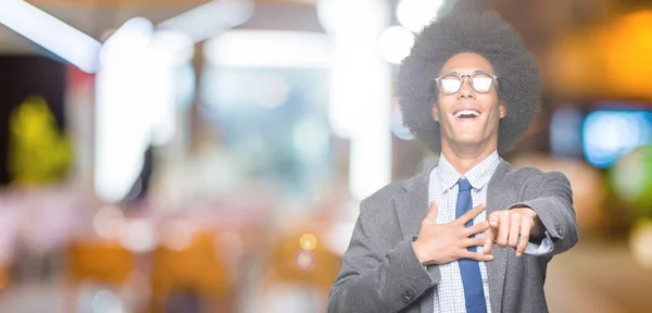 Giovane Uomo Affari Afro Americano Con Capelli Afro Con Gli — Foto Stock