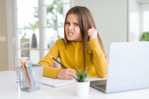 Hermosa Chica Joven Que Estudia Uso Ordenador Portátil Escribir Cuaderno — Foto de Stock