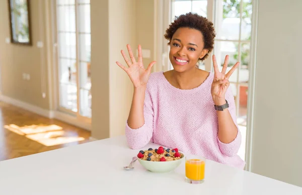 Mladá Africká Americká Žena Která Zdravou Snídani Dopoledních Hodinách Doma — Stock fotografie