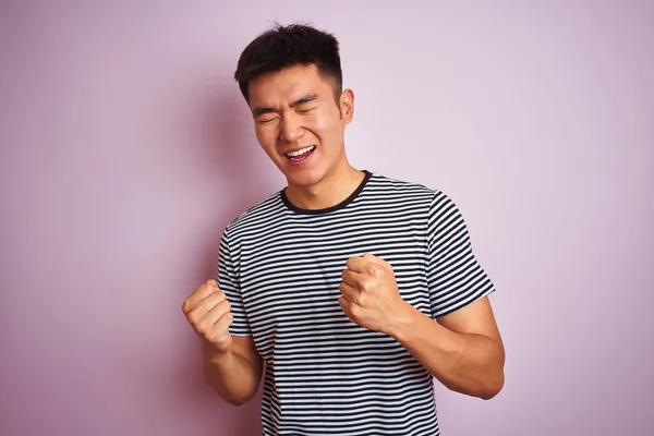 Jeune Homme Chinois Asiatique Portant Shirt Rayé Debout Sur Fond — Photo