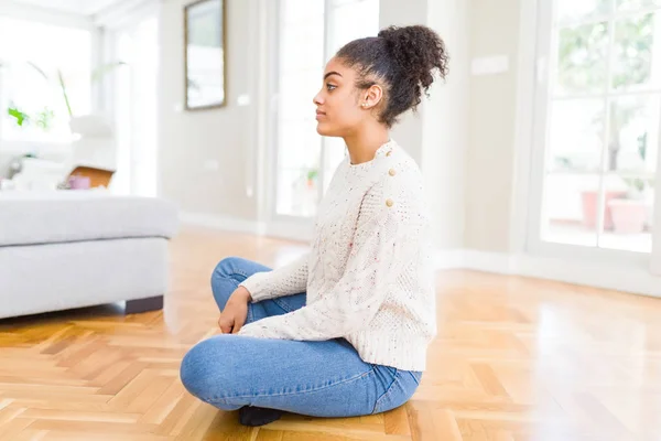 Beautiful Young African American Woman Afro Hair Sitting Floor Looking — Stock Photo, Image