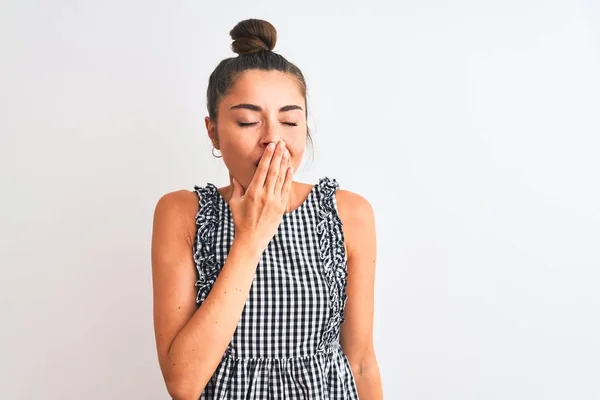 Bella Donna Con Panino Indossa Abiti Casual Piedi Sfondo Bianco — Foto Stock