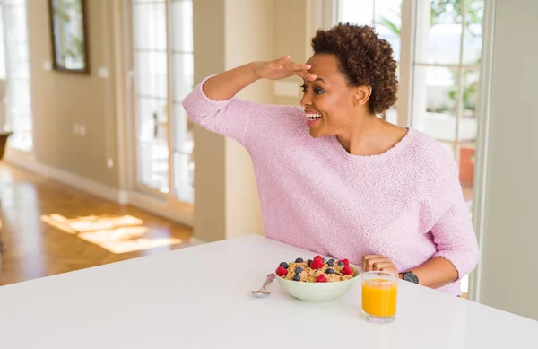 Jovem Afro Americana Tomando Café Manhã Saudável Parte Manhã Casa — Fotografia de Stock