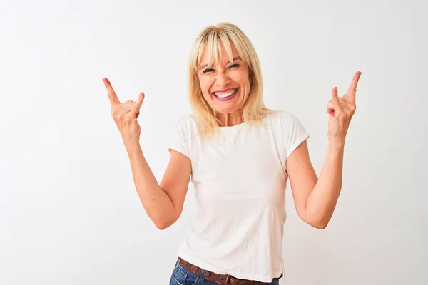 Donna Mezza Età Indossa Casual Shirt Piedi Sopra Isolato Sfondo — Foto Stock