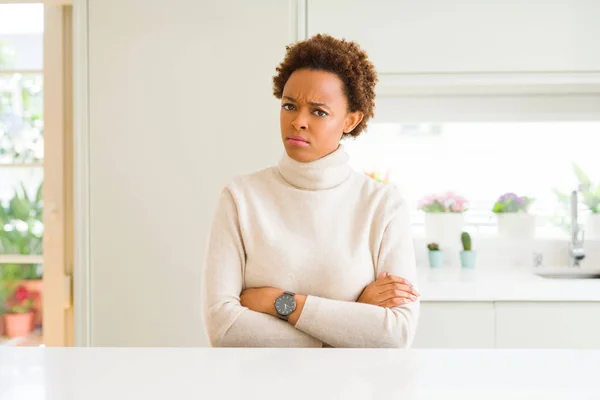 Junge Schöne Afrikanisch Amerikanische Frau Hause Skeptisch Und Nervös Missbilligenden — Stockfoto