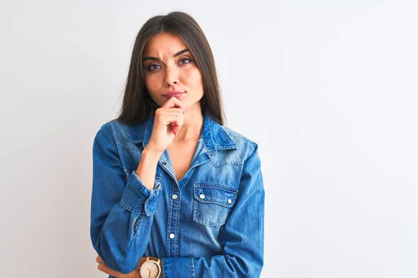 Giovane Bella Donna Indossa Camicia Jeans Casual Piedi Sopra Isolato — Foto Stock