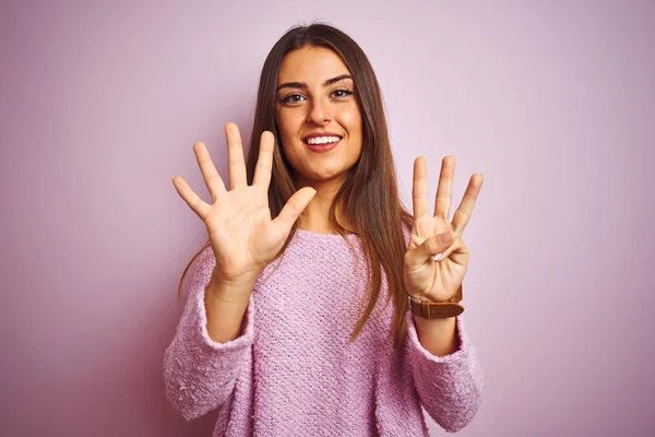 Junge Schöne Frau Lässigem Pullover Steht Über Isoliertem Rosa Hintergrund — Stockfoto