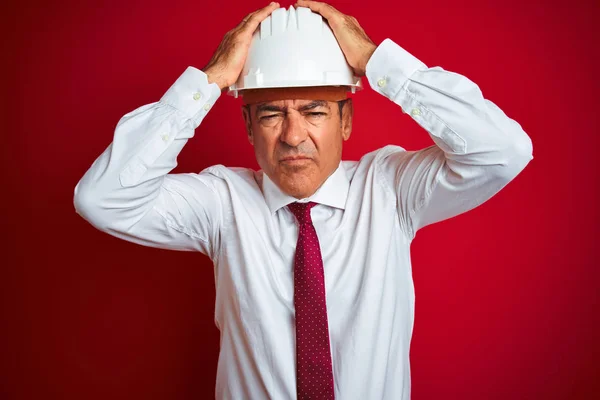 Bello Uomo Ingegnere Mezza Età Che Indossa Casco Sicurezza Sfondo — Foto Stock