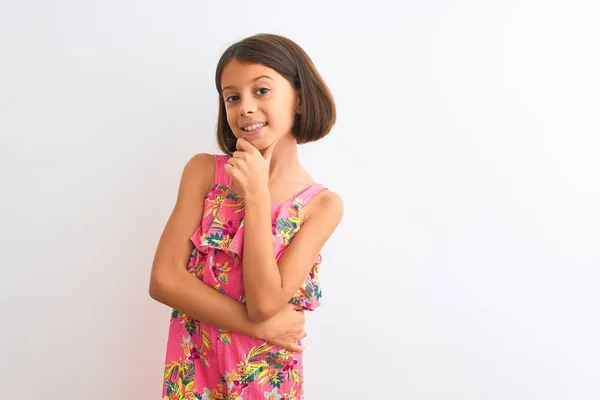 Jovem Menina Bonita Vestindo Vestido Floral Rosa Sobre Fundo Branco — Fotografia de Stock