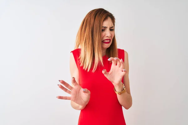 Empresária Ruiva Vestindo Elegante Vestido Vermelho Sobre Fundo Branco Isolado — Fotografia de Stock