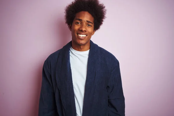 Junger Afrikanisch Amerikanischer Mann Pyjama Vor Isoliertem Rosa Hintergrund Mit — Stockfoto