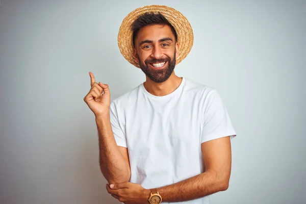 Young Indian Man Holiday Wearing Summer Hat Standing Isolated White — Stock Photo, Image