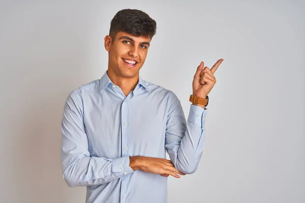 Jovem Empresário Indiano Vestindo Camisa Elegante Sobre Fundo Branco Isolado — Fotografia de Stock