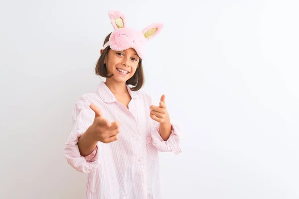 Krásné Dítě Dívka Sobě Spánkové Masky Pyžama Stojí Nad Izolovaným — Stock fotografie