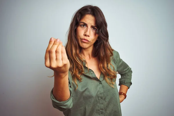 Junge Schöne Frau Grünem Hemd Steht Über Grauem Isoliertem Hintergrund — Stockfoto