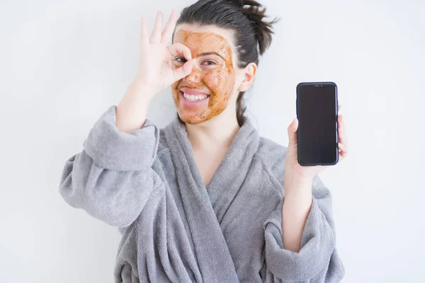 Mulher Bonita Vestindo Máscara Facial Cosmética Como Tratamento Cuidados Com — Fotografia de Stock