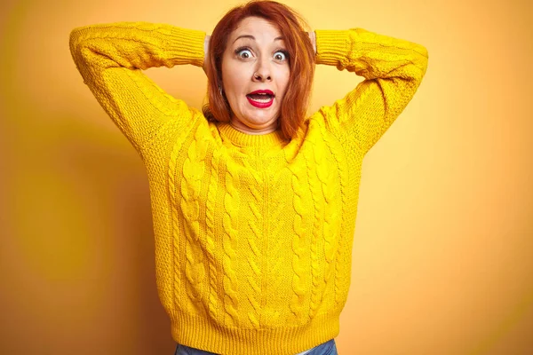 Beautiful Redhead Woman Wearing Winter Sweater Standing Isolated Yellow Background — ストック写真