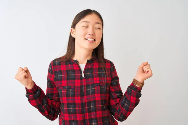 Jonge Chinese Vrouw Draagt Casual Jas Staan Geïsoleerde Witte Achtergrond — Stockfoto