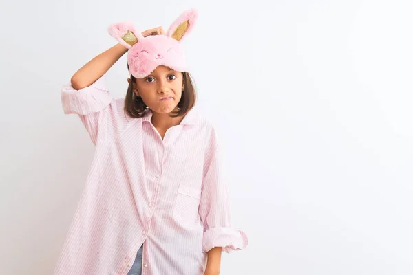 Belle Enfant Fille Portant Masque Sommeil Pyjama Debout Sur Fond — Photo