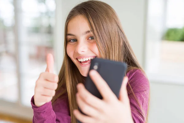 Beautiful Young Girl Kid Sending Message Using Smartphone Happy Big — Stock Photo, Image
