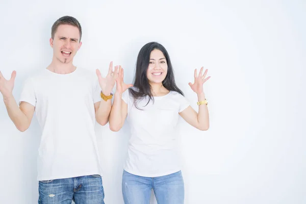 Young Beautiful Couple Wearing Casual Shirt Standing Isolated White Background — Stock Photo, Image