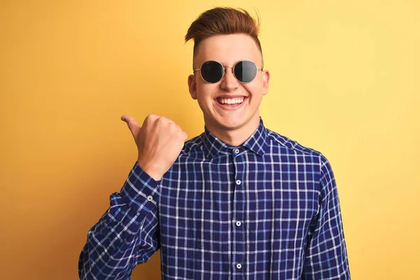 Young Handsome Man Wearing Casual Shirt Sunglasses Isolated Yellow Background — Stock Photo, Image