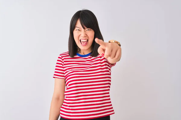 Giovane Bella Donna Cinese Indossa Rosso Righe Shirt Sfondo Bianco — Foto Stock