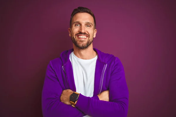 Joven Hombre Fitness Con Sudadera Deportiva Casual Sobre Fondo Aislado — Foto de Stock