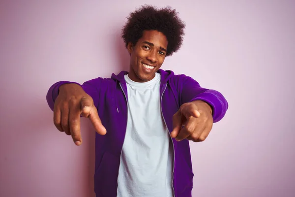 Young African American Man Wearing Purple Sweatshirt Standing Isolated Pink — Stock Photo, Image