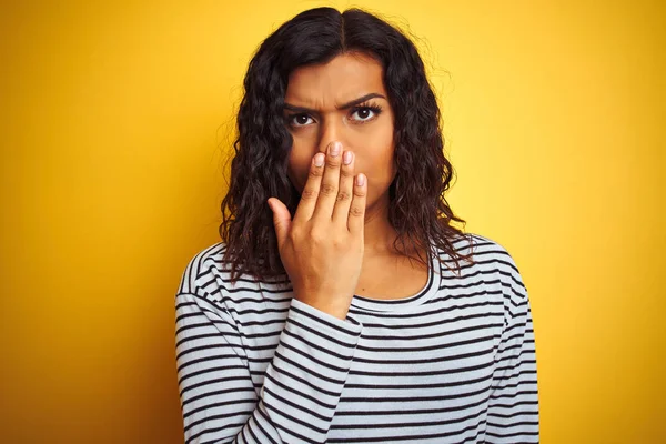 Transessuale Transgender Donna Indossa Strisce Shirt Isolato Giallo Fondo Copertina — Foto Stock