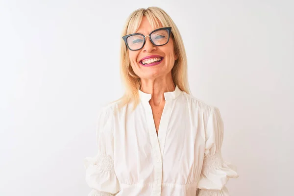 Mulher Negócios Meia Idade Vestindo Camisa Óculos Sobre Fundo Branco — Fotografia de Stock