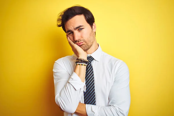 Young Handsome Businessman Wearing Elegant Shirt Tie Isolated Yellow Background — Stockfoto