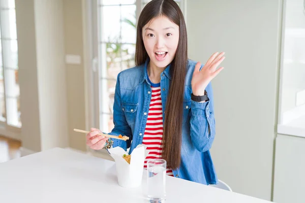 Beautiful Asian Woman Eating Asian Rice Delivery Box Very Happy — Stok fotoğraf