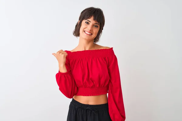 Jovem Bela Mulher Vestindo Vermelho Verão Shirt Sobre Isolado Branco — Fotografia de Stock