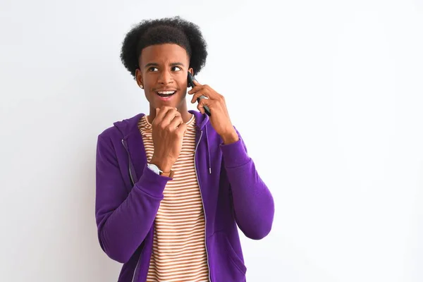 Jovem Homem Afro Americano Falando Smartphone Sobre Fundo Branco Isolado — Fotografia de Stock