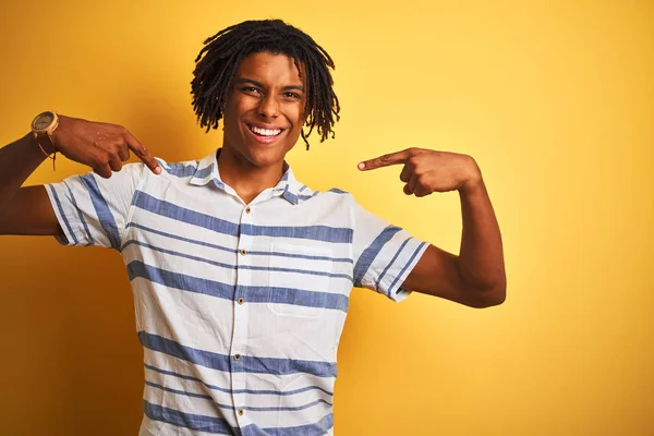 Afro American Man Dreadlocks Wearing Striped Shirt Isolated Yellow Background — ストック写真