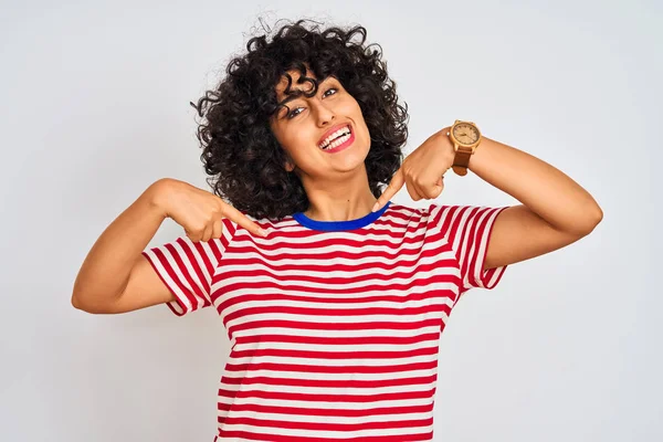 Jeune Femme Arabe Aux Cheveux Bouclés Portant Shirt Rayé Sur — Photo
